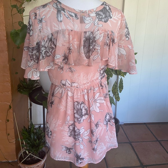 A Pea in the Pod Pink Peach Ruffle Maternity Top - Picture 6 of 7